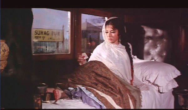 Pakeezah: Sahibjaan in the train